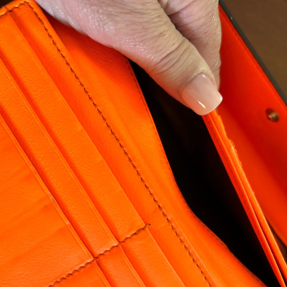 *AUTHENTIC*GUCCI GG SUPREME MONOGRAM ORANGE HEART WALLET - Picture 12 of 15